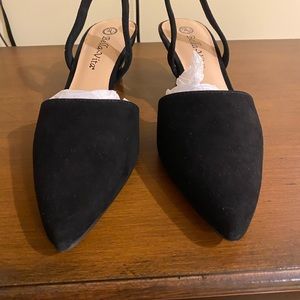 Bella Vita  black suede Sarah Pumps
